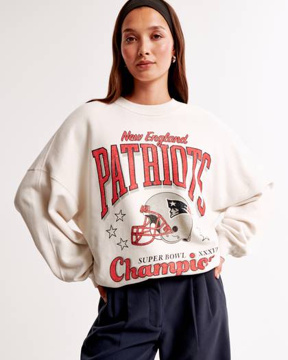 New England Patriots Graphic Oversized Sunday Crew