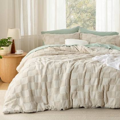 3 Pieces Bedsure Queen Size Comforter Set Beige Tufted Checkboard Boho Tufted Checkered Farmhouse Shabby Chic Bedding Valentine gift OEKOTEX Certified
