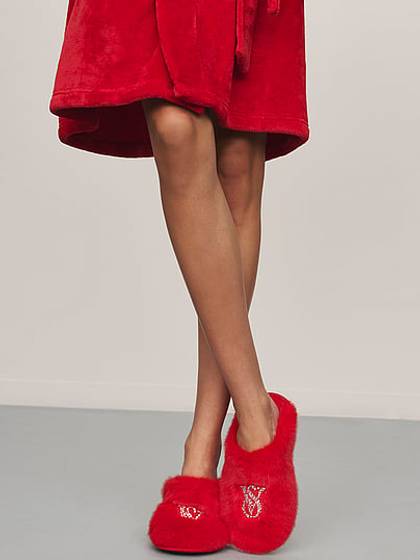 Luxe Plush Closed-Toe Slippers