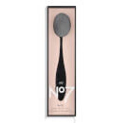 No7 Oval Foundation Brush
