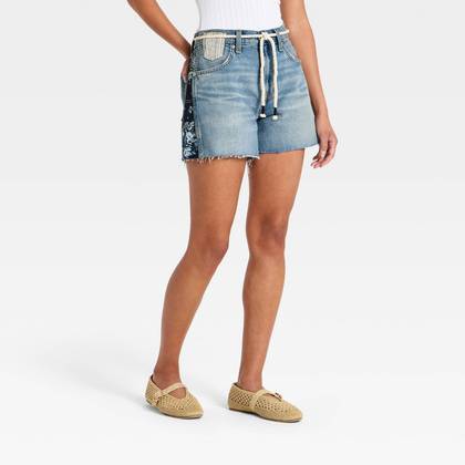Women's Mid-Rise Patchwork Barrel Shorts 4" - Universal Thread™ Medium Wash 12