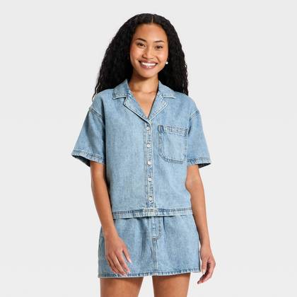 Women's Short Sleeve Collared Denim Beach Shirt - Universal Thread™ Light Wash XS