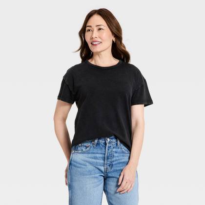 Women's Short Sleeve Boyfriend T-Shirt - Universal Thread™ Black L