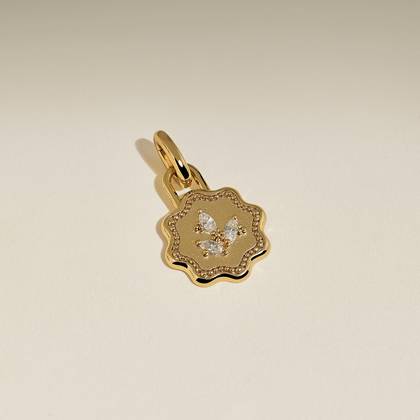 Scalloped Coin Clip Charm in Gold
