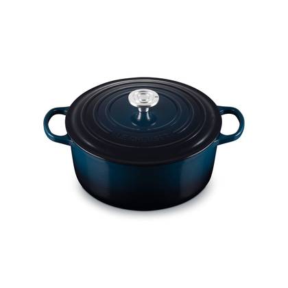 Le Creuset Signature Round Dutch Oven, 7.25 qt.